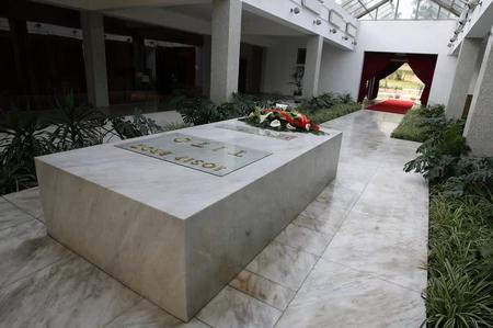 铁托的墓要移走？武契奇表态